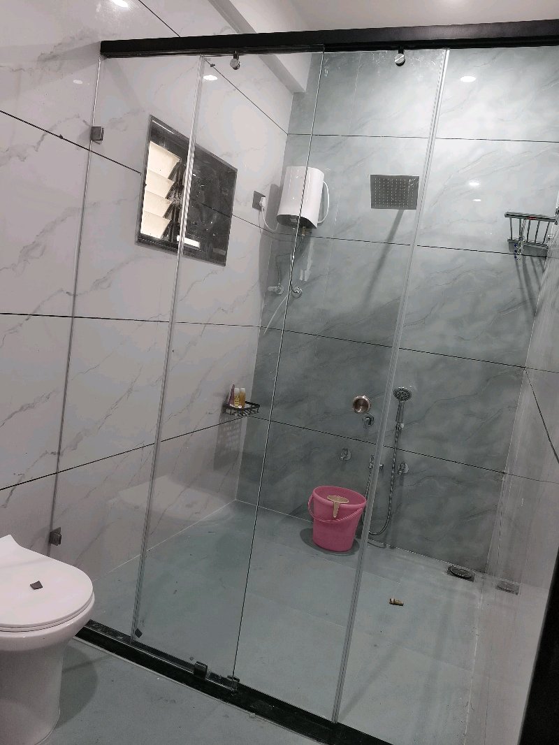 Vishwakarma Alluminium And Glass - 12mm tafan glass Design Portfolio Work in India