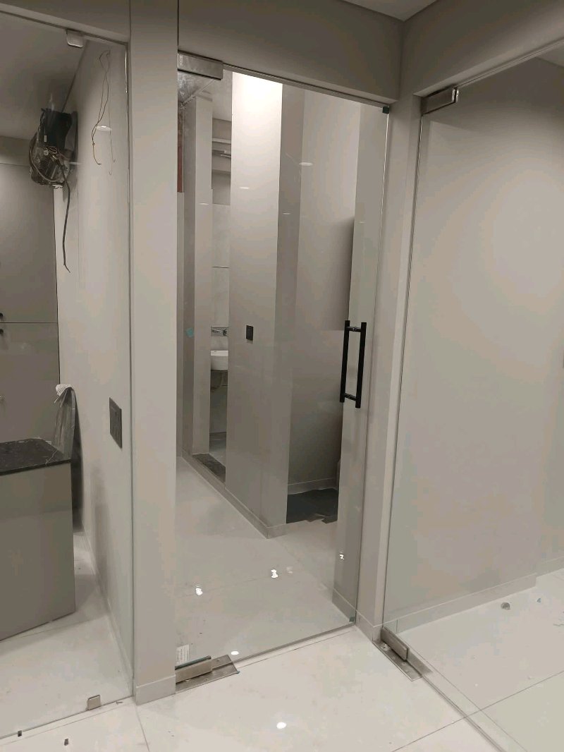 Vishwakarma Alluminium And Glass - 12mm tafan glass Design Portfolio Work in India
