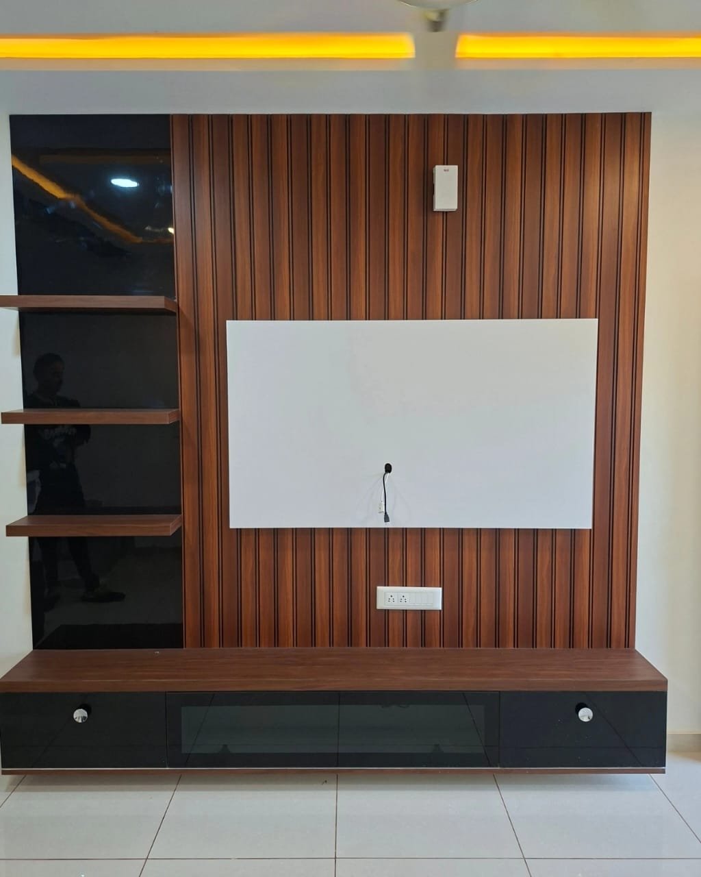 Tv unit